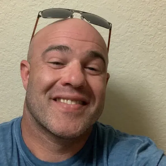 Tom  Guzman
